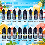 藍帽 Milkman 30ml 美國原裝進口純淨口感，穩定霧化多口味日常口糧」藍帽電子菸油以純淨口感與穩定霧化為核心，嚴選高品質香料基底，打造層次分明、順喉不嗆的吸食體驗。清新水果的活潑甜韻、冰感薄荷的透心涼爽、濃郁甜品的醇厚奶香，以及經典菸草的柔和不刺激，均能呈現真實且持久的風味，完美契合日常長時間使用需求。